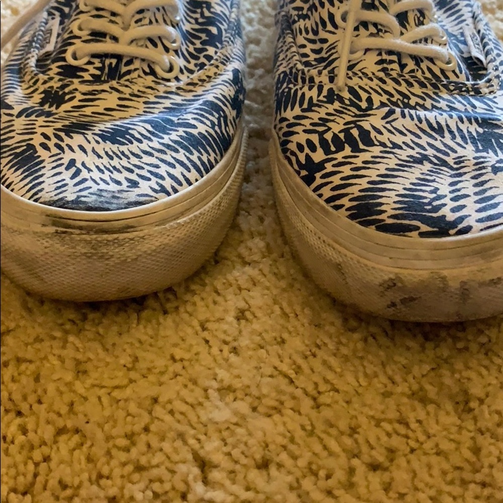 VANS - Picture 2 of 4